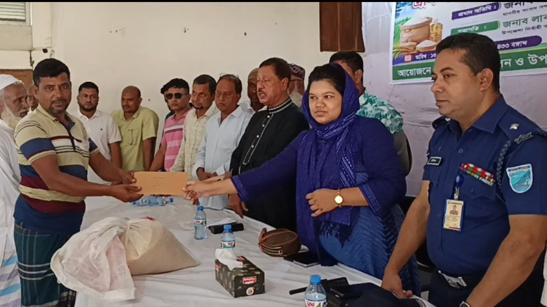 কটিয়াদীতে ক্ষতিগ্রস্ত কৃষকদের মাঝে চাল ও নগদ অর্থ ...