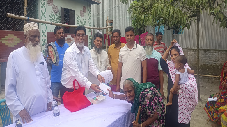 সিংগাইরে ১৫ টি পরিবার পেল সাত্তার ফাউন্ডেশনের ১৫ ল...