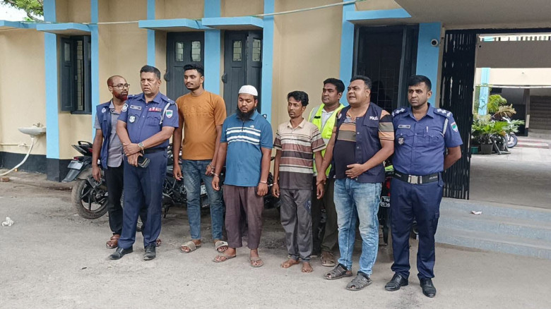 কালীগঞ্জে ৫ চোরাই মটরসাইকেলসহ তিনজন আটক...