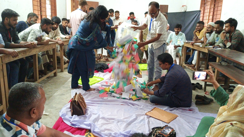 বেলকুচির কামারপাড়া বাজার বনিক সমিতি নির্বাচনে সভাপ...