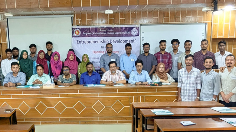 বেগম রোকেয়া বিশ্ববিদ্যালয় ও বিসিকের উদ্যোগে ‘উদ্যো...