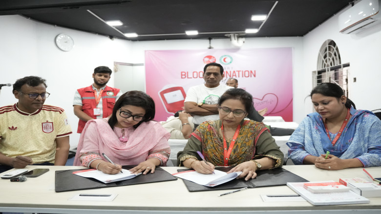 ছুটি হাউজে স্বেচ্ছায় রক্তদান কর্মসূচি ও সমঝোতা স্ম...
