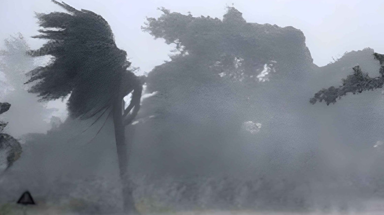 ১৩ অঞ্চলে ঝড়ের আভাস...