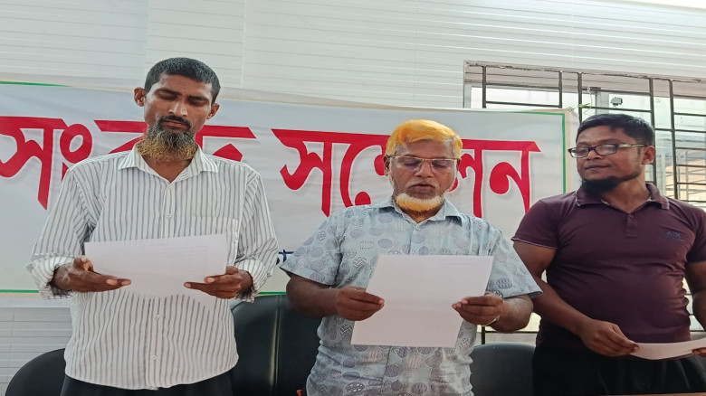 নলছিটিতে মানববন্ধনে উত্থাপিত অভিযোগের প্রতিবাদে সং...