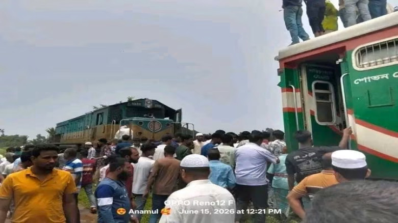 গফরগাঁওয়ে ট্রেনের কাপলার ভেঙে ঢাকা - ময়মনসিংহ রে...