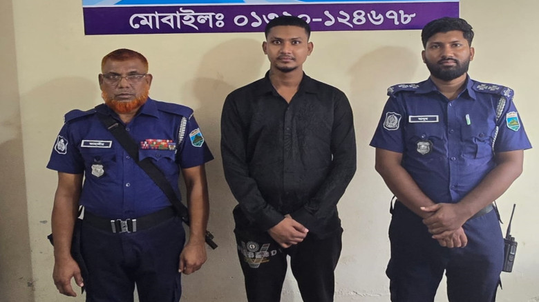 লালপুর গ্রিন ভ্যালি পার্কে বিদেশি নাগরিককে হেনস্তা...