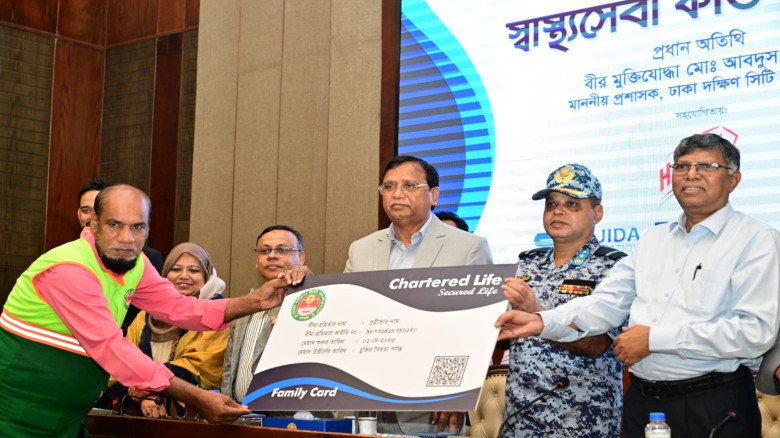 পরিচ্ছন্নতা কর্মীদের মাঝে প্রথমবারের মতো স্বাস্থ্য...
