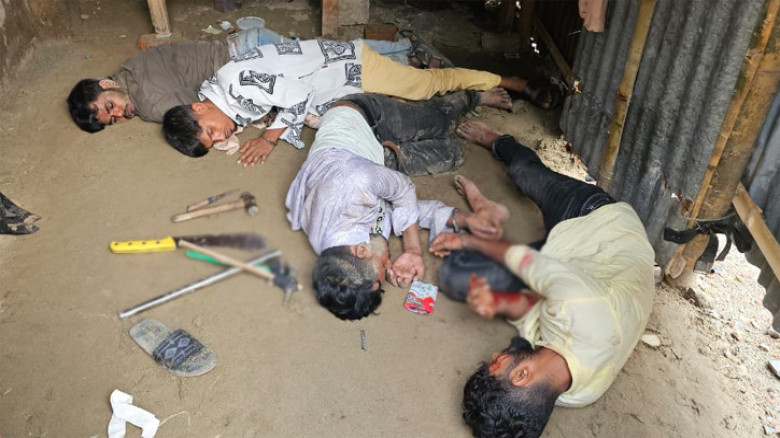 রাজধানীতে অভিযানের সময় হামলায় ওসি-এসআই আহত, দুই ছি...