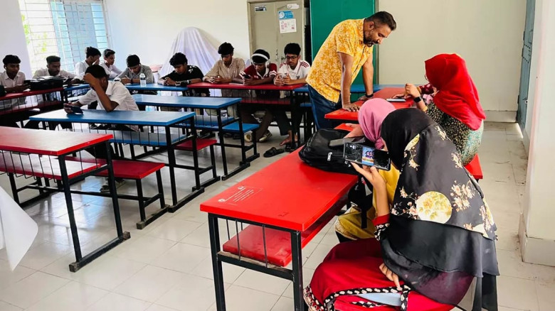 ফরিদপুরে শিক্ষার্থীদের চীনা ভাষা প্রশিক্ষণে ব্যতিক...