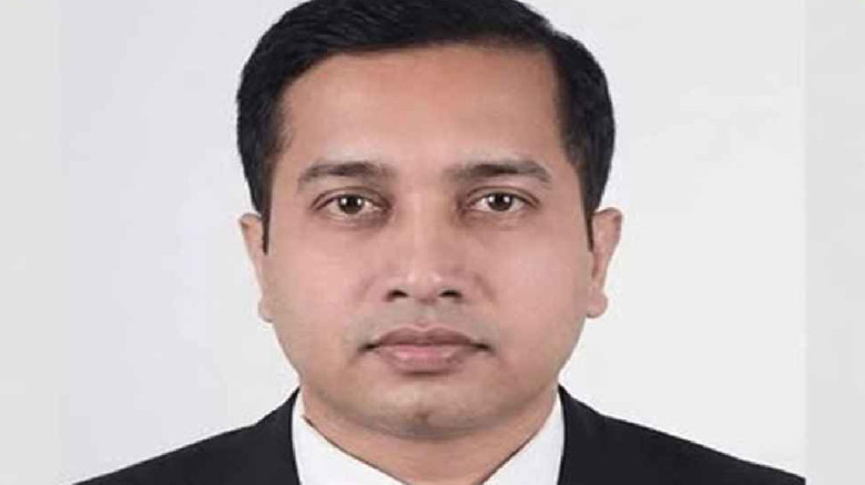 পদত্যাগ করলেন সহকারী অ্যাটর্নি জেনারেল আশিক রুবাইয়...