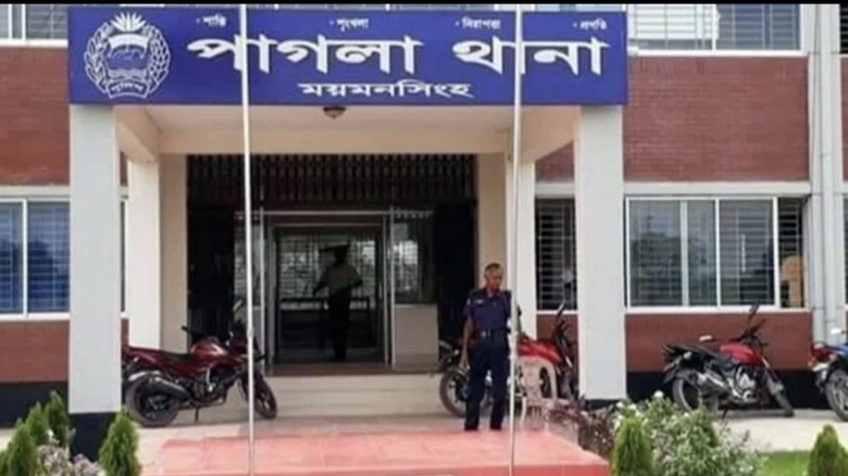 গফরগাঁওয়ে মা-স্বামীকে বেধে গৃহবধূকে তুলে নিয়ে সং...