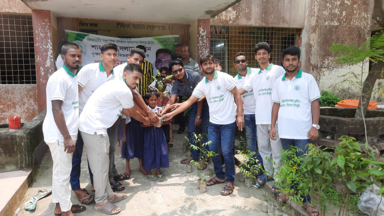 এ‍্যাব সভাপতির নির্দেশে নীলফামারীতে বৃক্ষরোপণ ও বি...