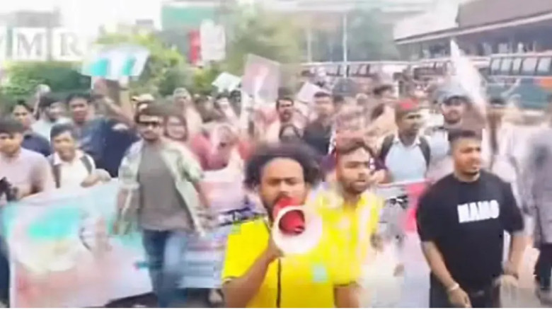 ঢাকায় আ.লীগের ঝটিকা মিছিল, ককটেল বিস্ফোরণ...