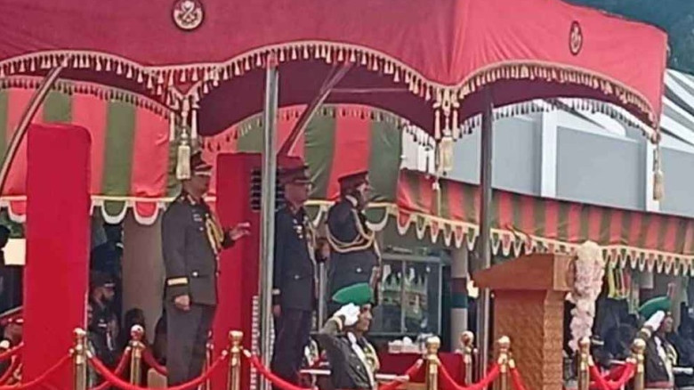 রাষ্ট্রপতি কুচকাওয়াজে সেনাপ্রধান...