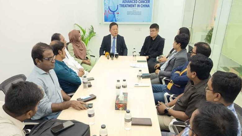 কম খরচে ক্যানসারের চিকিৎসা দেবে চীন...