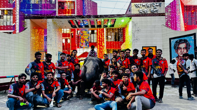 বাকৃবিতে হাতি নিয়ে হল ফিস্টের ব্যতিক্রমী শোভাযাত্...
