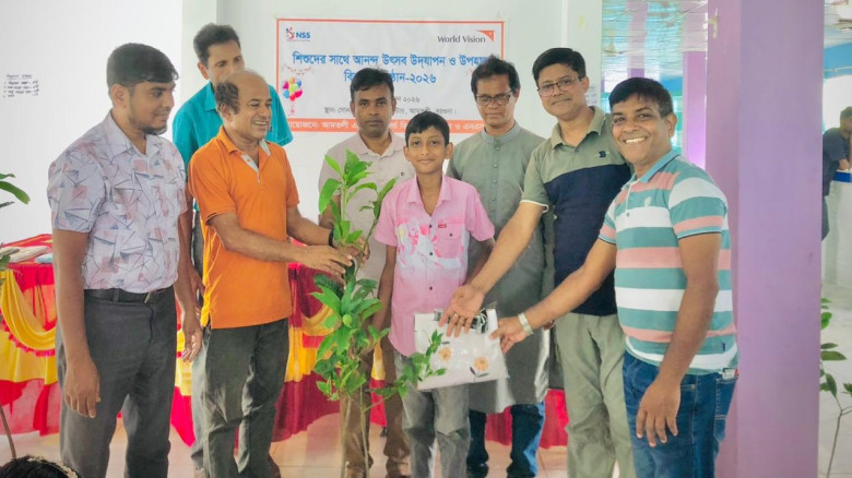 আমতলীতে ওয়ার্ল্ড ভিশনের উদ্যোগে আট হাজার ফলজ গাছের...