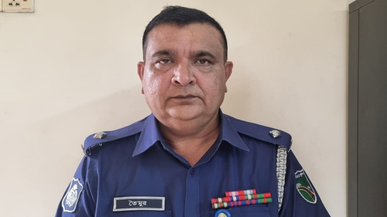 বারবার বিতর্ক ও ষড়যন্ত্রের মুখে পুলিশ পরিদর্শক তৈম...