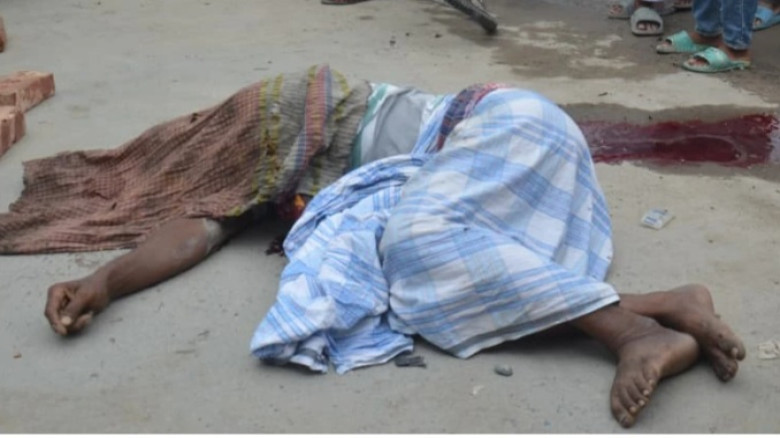 নারায়ণগঞ্জে ট্রাক চাপায় মালসহ ভ্যানচালক নিহত...