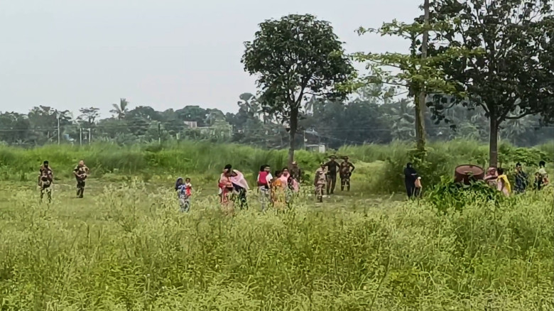 শিবগঞ্জে ২০ জনকে পুশইনের চেষ্টা বিজিবি ও গ্রামবাসী...
