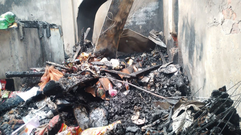 সুন্দরগঞ্জে শত্রুতার আগুনে কপাল পুড়ল ১৪ ব্যবসায়ীর,...