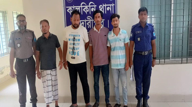 কালকিনিতে ২ কেজি গাঁজাসহ আটক ৩, আদালতে প্রেরণ...