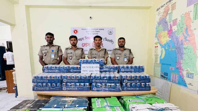 টেকনাফে ১,৪৪০ ক্যান বিয়ার জব্দ, পলাতক ১...
