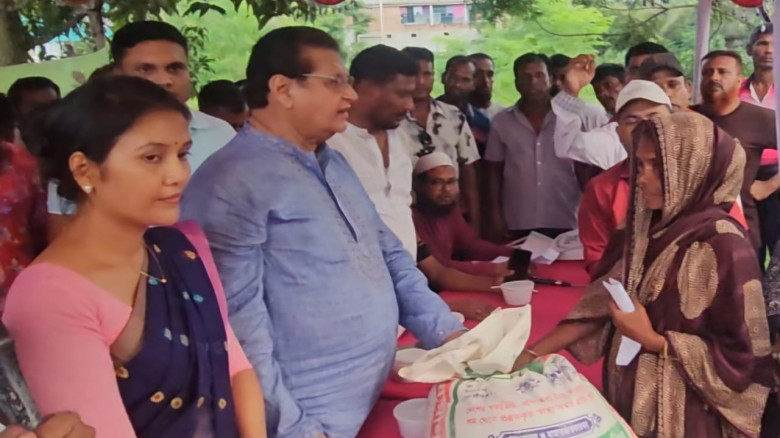 ডুমুরিয়ার গুচ্ছগ্রামের ক্ষতিগ্রস্থরা পেলেন  আর্থিক...