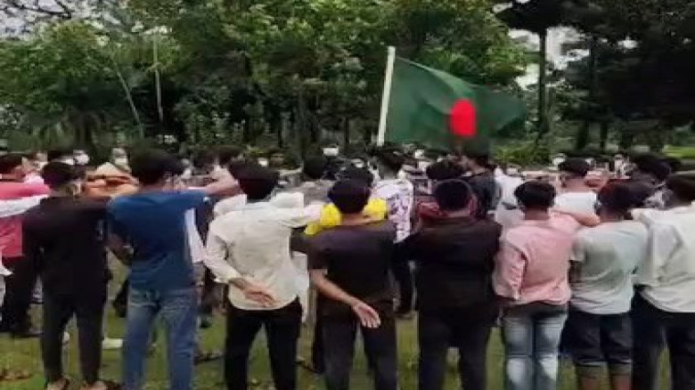 ভালুকায় নিষিদ্ধ সংগঠন যুবলীগ নেতাকর্মীদের শপথ বাক্...