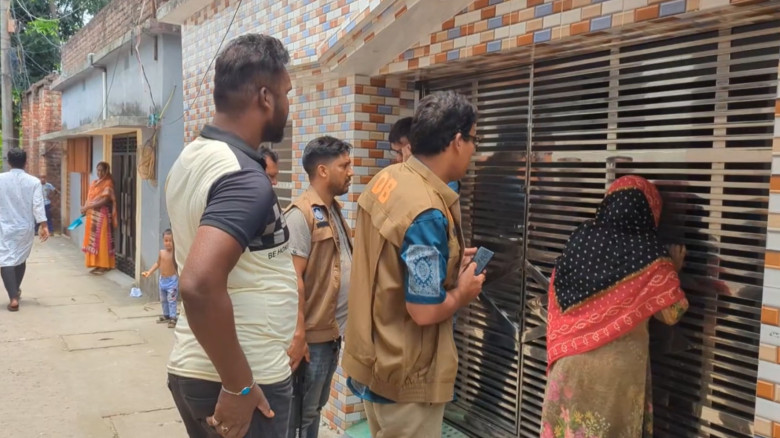 রাজশাহীতে ছেলের মুগুরের আঘাতে প্রাণ হারালেন স্কুলশ...