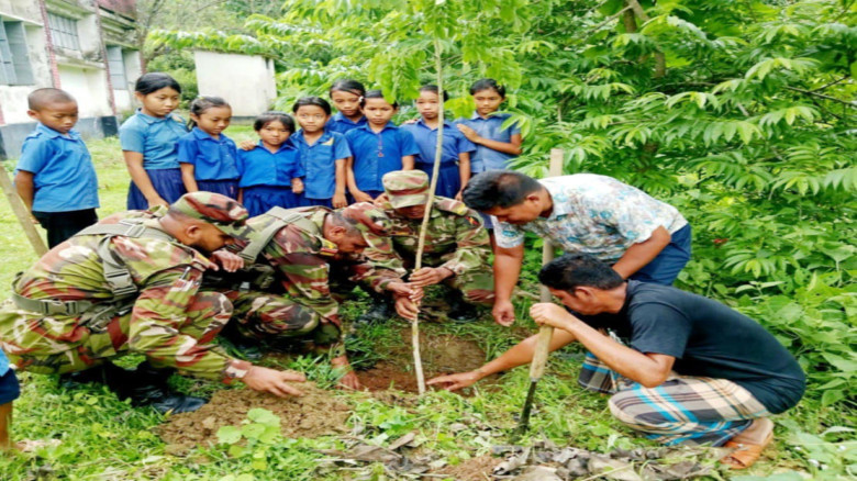 ১০ আর ই ব্যাটালিয়ন কর্তৃক‘বৃক্ষরোপণ অভিযান...