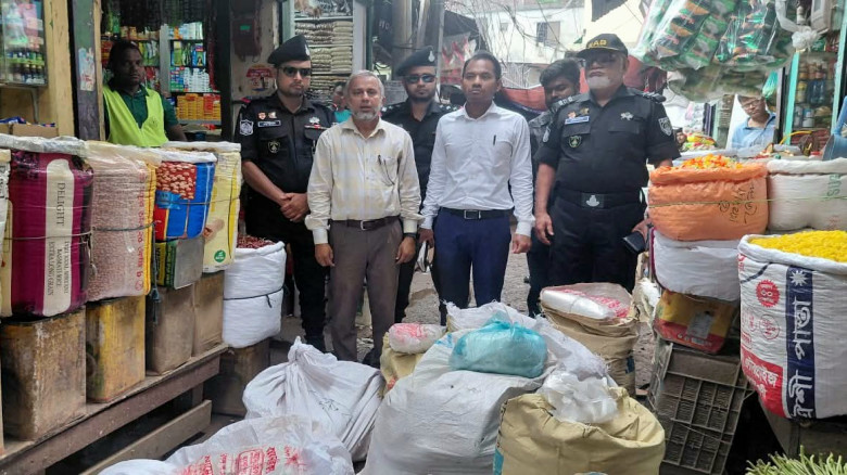 ভোলায় ভ্রাম্যমান আদালতের অভিযান, তিন দোকান সিলগালা...