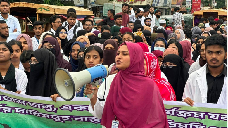 সুনামগঞ্জ মেডিকেল কলেজ ‘ডাক্তার হওয়ার স্বপ্ন ফিকে...