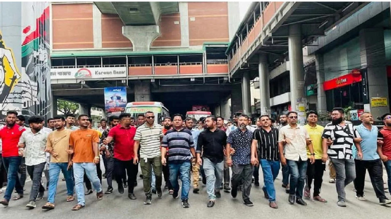 রাজধানীতে স্বেচ্ছাসেবক দলের সতর্ক অবস্থান কর্মসূচি...