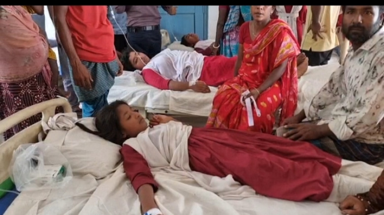 স্কুলের নলকূপে বিষ প্রয়োগ টাঙ্গাইলে বিষাক্ত পানি প...