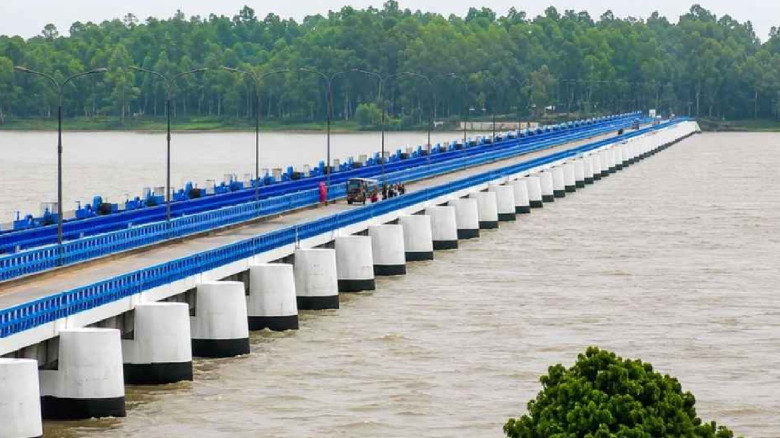 তিস্তার পানি বিপৎসীমার ওপরে, খুলে দেওয়া হয়েছে সব জ...
