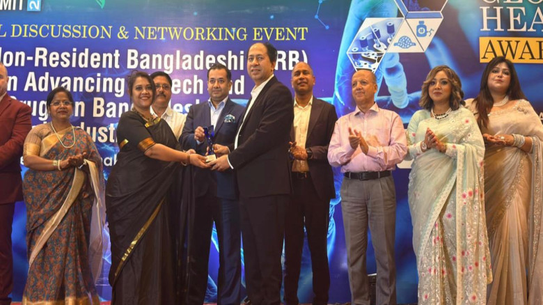 ‘গ্লোবাল হেলথ অ্যাওয়ার্ড ২০২৬’ পেলেন ডা. আশীষ কুমা...