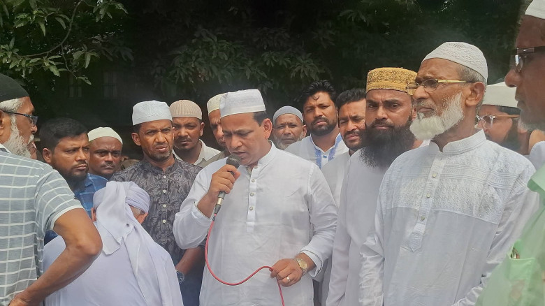 কালকিনিতে মরহুম মোশারফ হাওলাদারের জানাজায় স্থানীয...