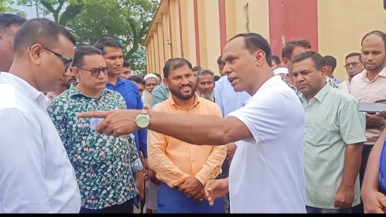 একটি প্রাচীরেই থমকে সড়ক, ডেপুটি স্পিকারের হস্তক্ষে...