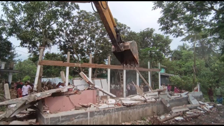 ভ্রাম্যমান আদালতের অভিযান নাসিরনগরে সরকারি জমি থেক...
