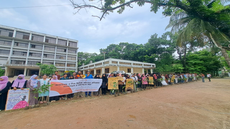 বাল্যবিয়ে ও সহিংসতার বিরুদ্ধে মানববন্ধনে সরব শতাধি...