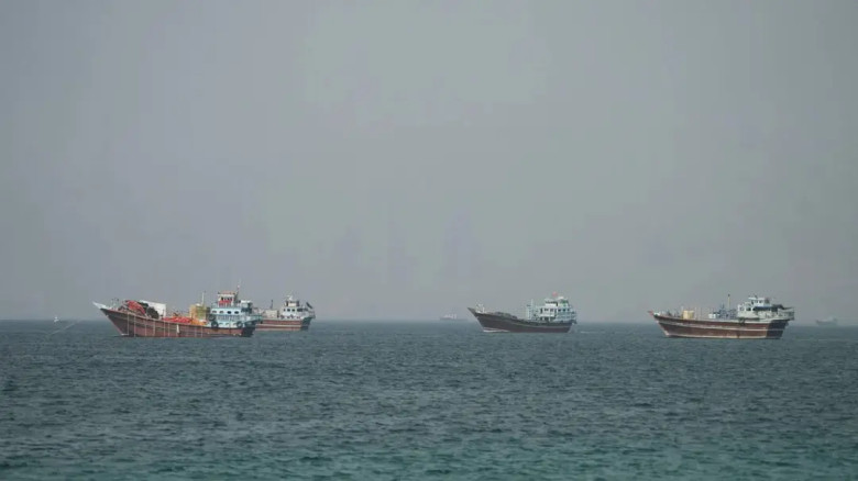 ওমান উপকূলে পণ্যবাহী জাহাজে হামলা...