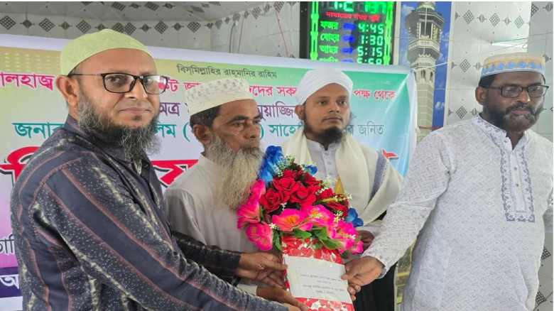 মদনে  মসজিদের মুয়াজ্জিনকে রাজকীয় বিদায়ী সংবর্ধনা...