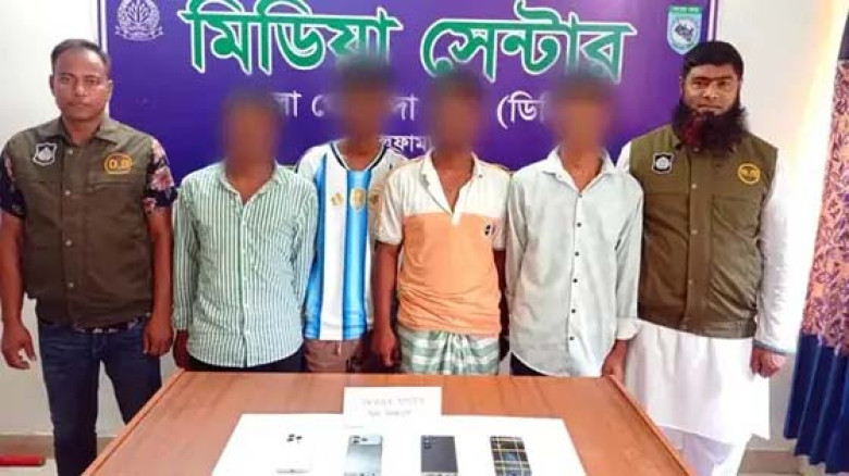 ভিসা জালিয়াতির অভিযোগে গ্রেফতার ৪...