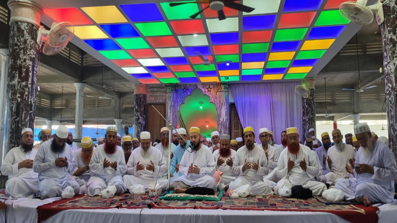 আমরা দ্বীন ইসলাম নিয়ে স্বাধীনভাবে বসবাস করতে চাইঃ ...