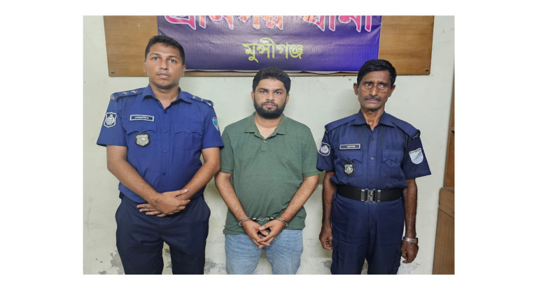 শ্রীনগরে হাতকড়া সহ পালিয়ে যাওয়ার তিন ঘণ্টা পর আওয়...