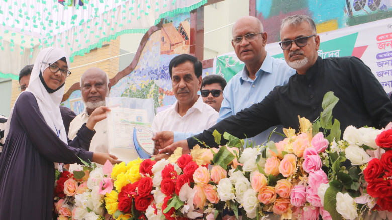 নওগাঁ সরকারি কলেজের এইচএসসি শিক্ষার্থীদের নবীনবরণ ...