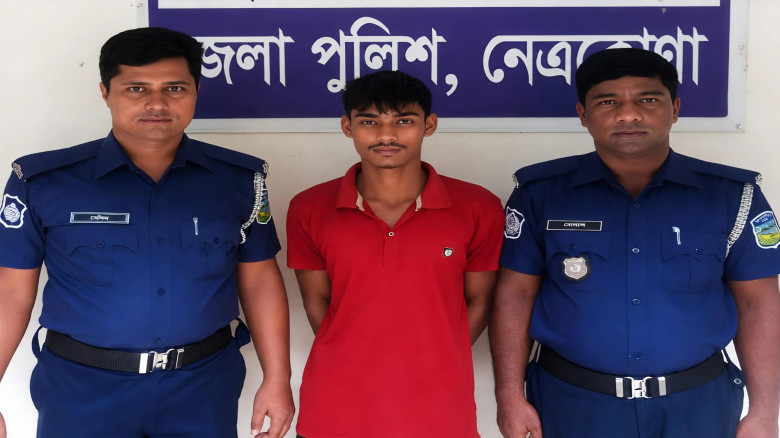 খুঁটি থেকে ট্রান্সফরমার খুলতেই হাজির পুলিশ, গ্রেপ্...