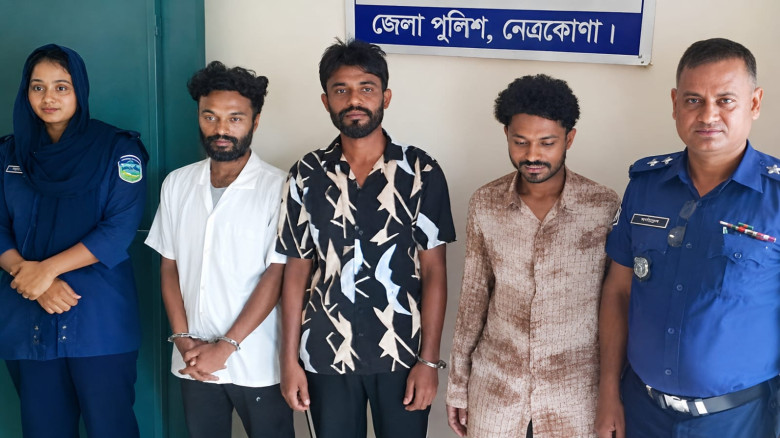 চকপাড়া মোড়ে অভিযানে ইয়াবাসহ আটক তিন যুবক...