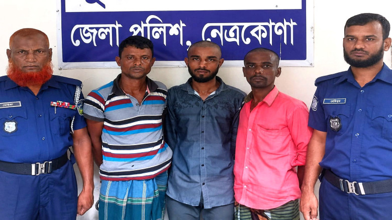 রাস্তার পাশে বাঁধা তিন ছাগল চুরি: ২৪ ঘণ্টার মধ্যেই...